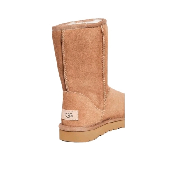 New UGG Women's Classic Short II Chestnut Twinface Sheepskin comfortable Boot - Picture 4 of 7